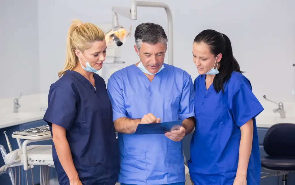 nursing assistant uk salary