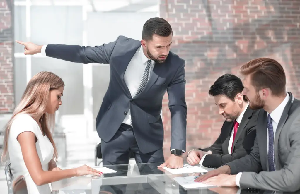 common mistakes in leadership