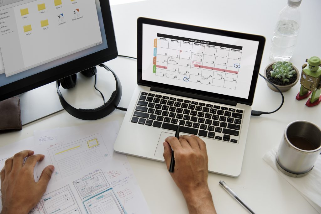 a virtual assistant creating social media content schedule