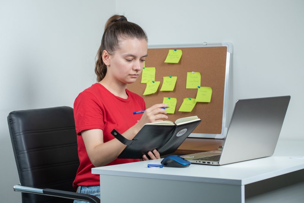 a virtual assistant creating plan